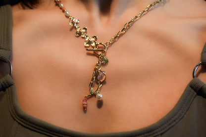 Cat Eyes Rose Necklace