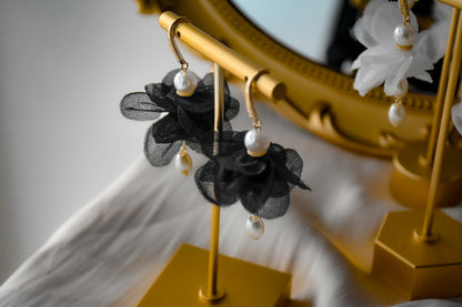 Simple Bridal Flowers Earrings (Black)