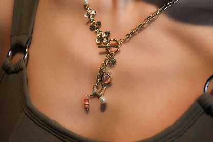 Cat Eyes Rose Necklace