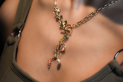 Cat Eyes Rose Necklace
