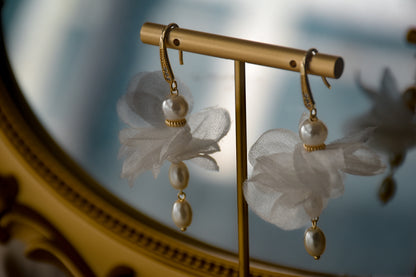 Simple Bridal Flowers Earrings (White)